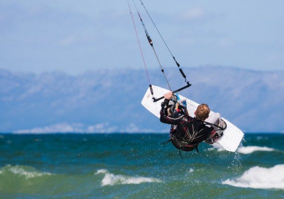 Conheça as 5 melhores praias para a prática do KiteSurf