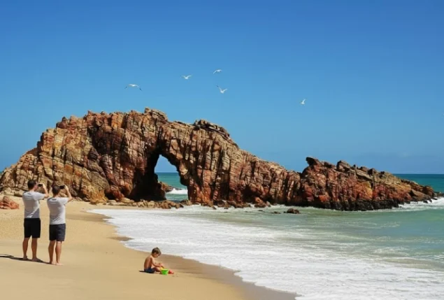 Pedra Furada incluída em pacotes para Jericoacoara