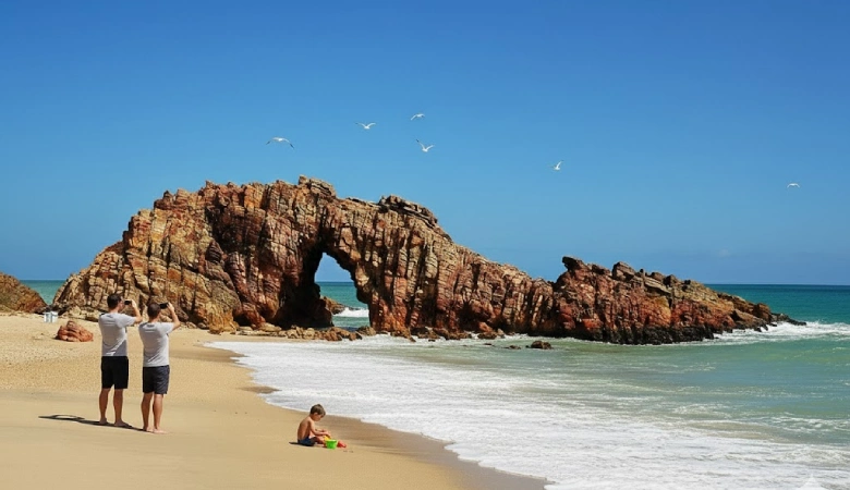 Pedra Furada incluída em pacotes para Jericoacoara