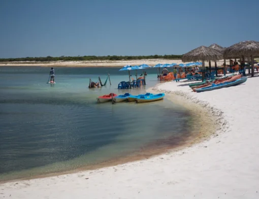 Vista paradisíaca da vila de Jericoacoara com mar azul e dunas ao fundo