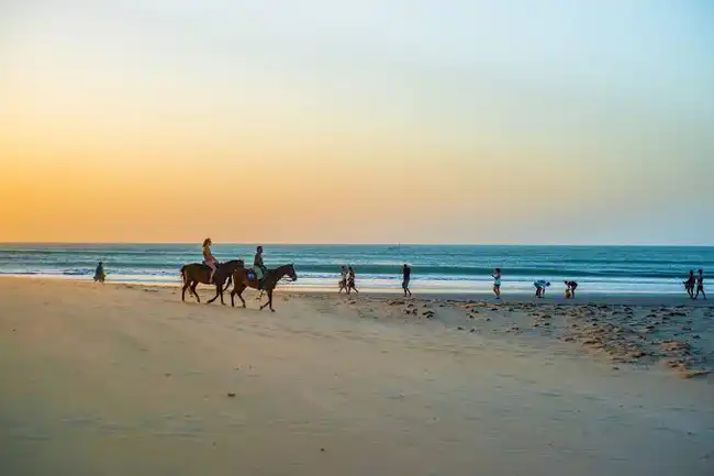 Noite e Luau em Barra Grande no Piauí Luz suave e ambiente praiano em Barra Grande do Piauí sob a luz da lua